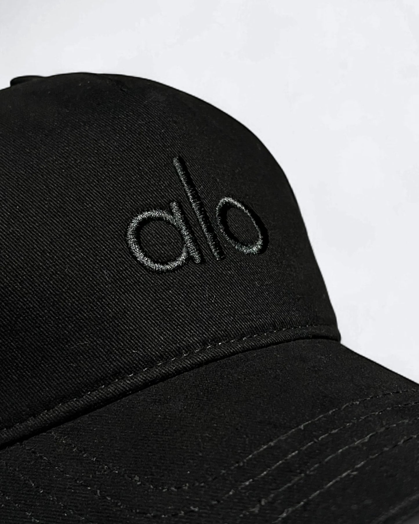 Alo - Black Logo Emroidery Cap - Black
