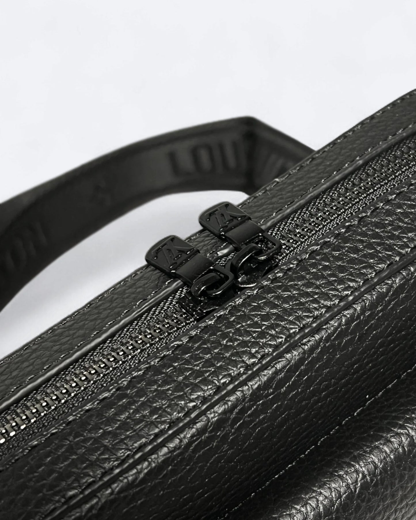 LVTN - Leather Mini Messenger Bag - Black