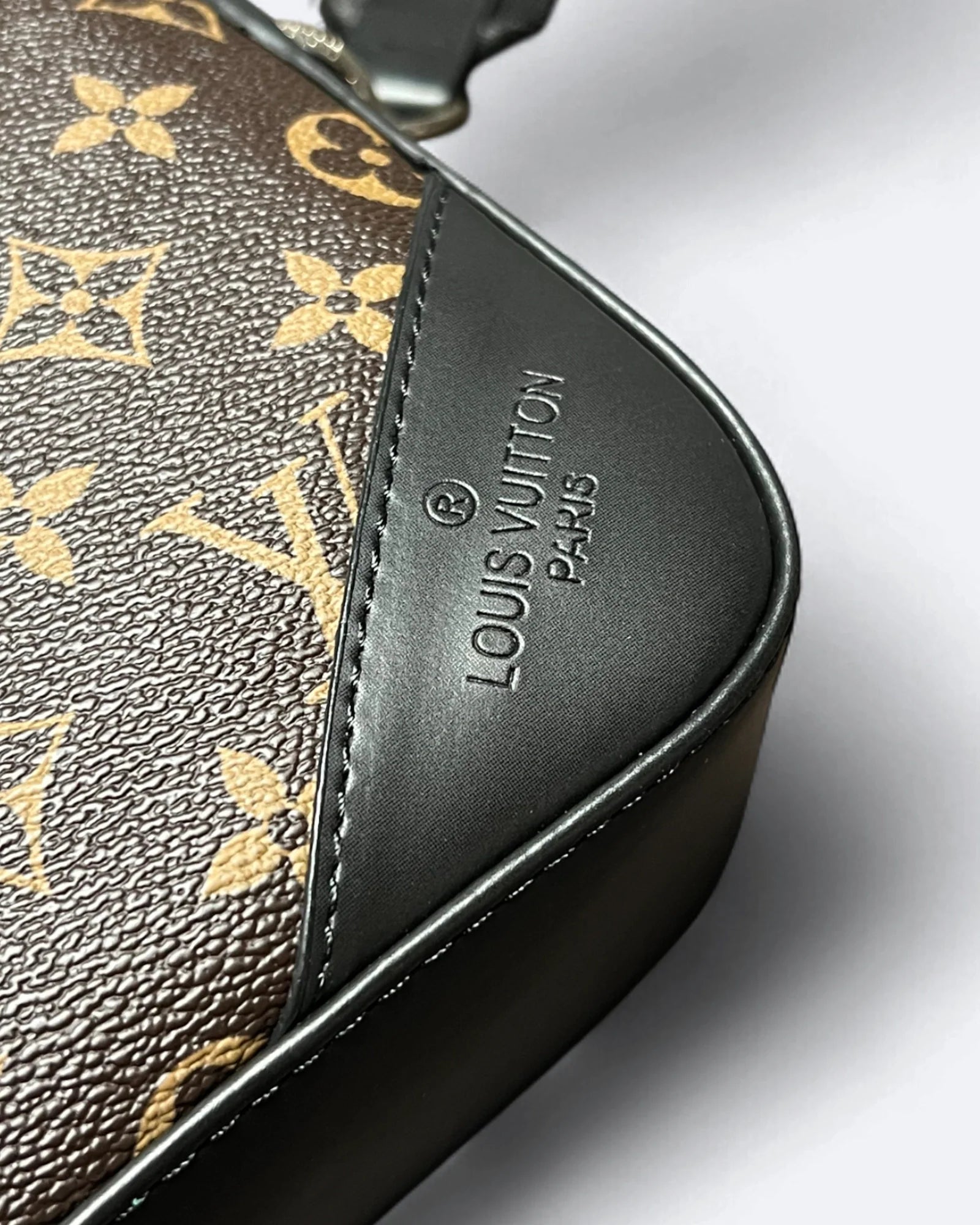 LVTN - Pattern Duo Messenger Bag - Brown
