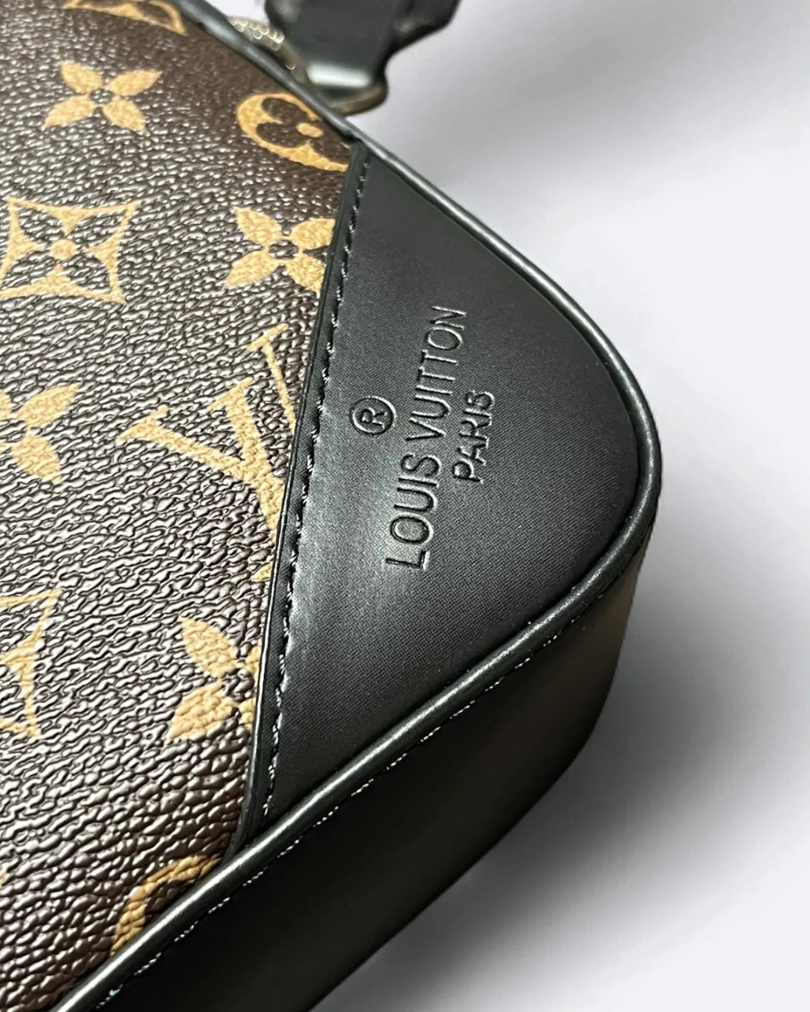 LVTN - Pattern Duo Messenger Bag - Brown