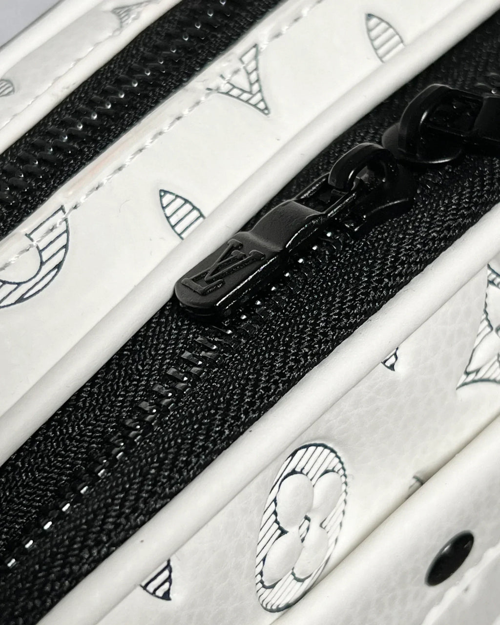 LVTN - Alpha Crossbody Bag - White/Dark Blue